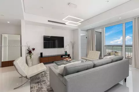 400 S Pointe Dr #2506, Miami Beach, FL 33139