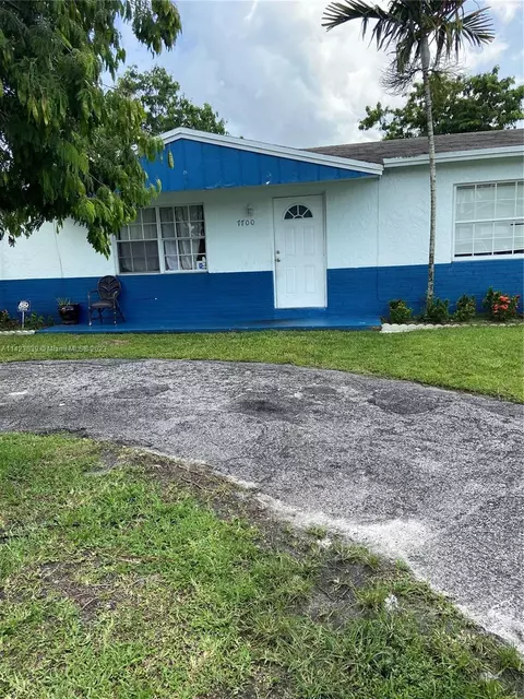 7700 SW 7th Ct, North Lauderdale, FL 33068