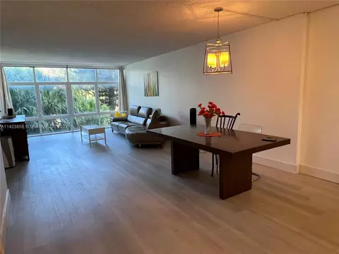 20100 W Country Club Dr #205, Aventura, FL 33180