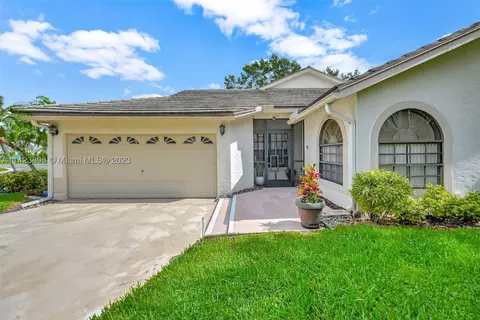 10904 S Stafford Cir S, Boynton Beach, FL 33436