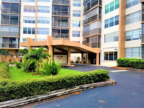 1000 Saint Charles Pl #703, Pembroke Pines, FL 33026