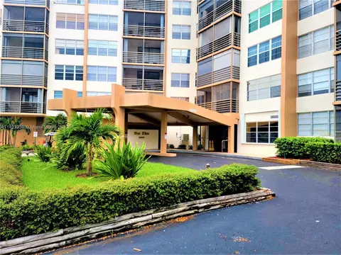 1000 Saint Charles Pl #703, Pembroke Pines, FL 33026