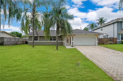 3281 Palomino Dr, Lake Worth, FL 33462
