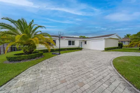 10600 SW 108th Ter, Miami, FL 33176