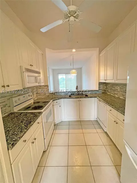 9539 Weldon Cir #F414, Tamarac, FL 33321