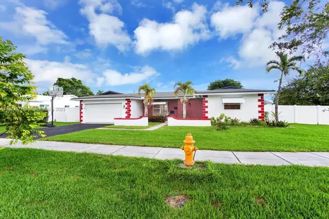 18945 SW 95th Ave, Cutler Bay, FL 33157