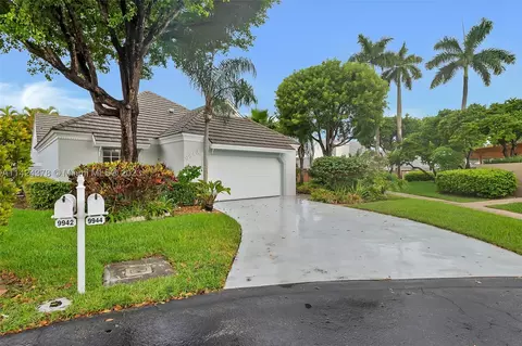9944 NW 48th St Cir, Doral, FL 33178