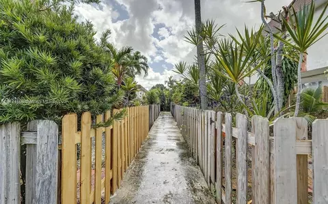 1520 NE 151st St #103, North Miami Beach, FL 33162