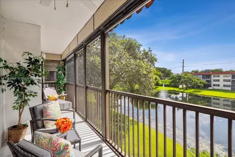 350 S Hollybrook Ter #302, Pembroke Pines, FL 33025