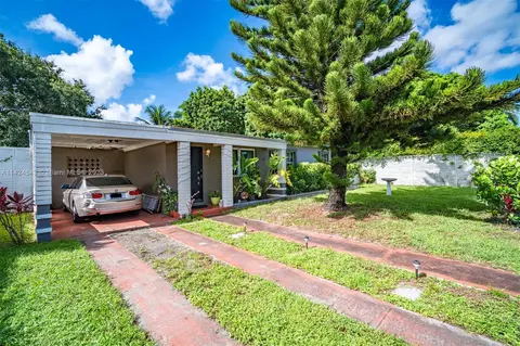 1045 NW 143rd St, Miami, FL 33168