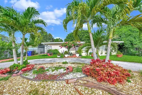 17600 NE 5th Ct, North Miami Beach, FL 33162