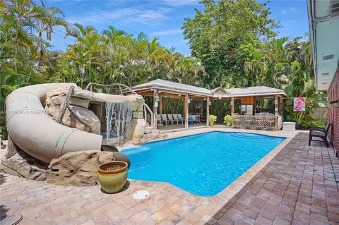 948 Pine Ridge Dr, Plantation, FL 33317