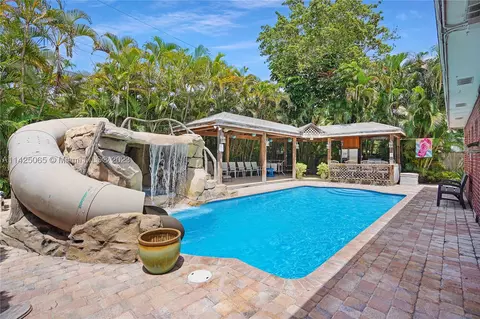 948 Pine Ridge Dr, Plantation, FL 33317