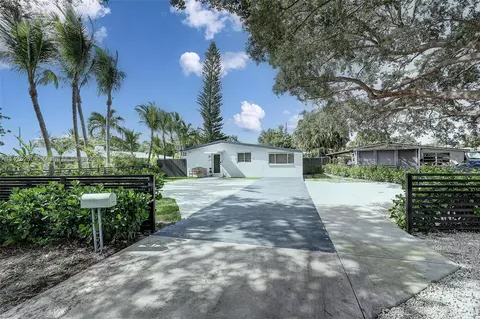 1776 NE 179th St, North Miami Beach, FL 33162