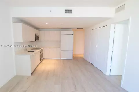 55 SW 9th St #3310, Miami, FL 33130