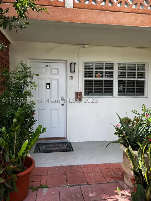 1450 NE 170th St #101, North Miami Beach, FL 33162