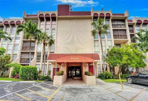 2001 Atlantic Shores Blvd #305, Hallandale Beach, FL 33009