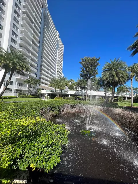 2801 NE 183rd St #902W, Aventura, FL 33160
