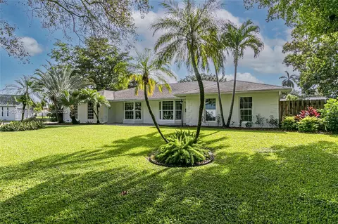 880 NW 73rd Ter, Plantation, FL 33317