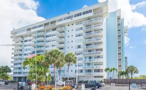 13155 Ixora Ct #911, North Miami, FL 33181