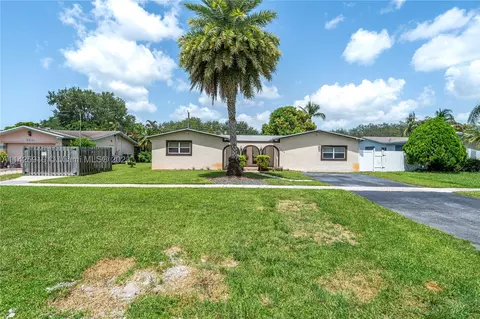 5235 SW 90th Ave, Cooper City, FL 33328
