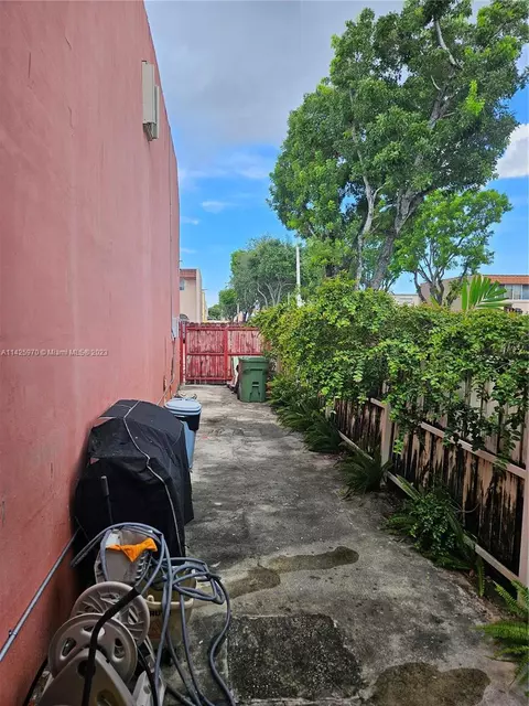 Undisclosed, Hialeah, FL 33014 photo 35