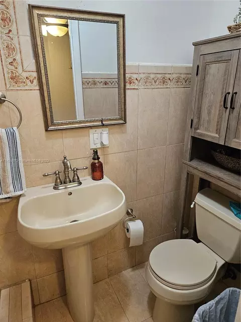 Undisclosed, Hialeah, FL 33014 photo 16