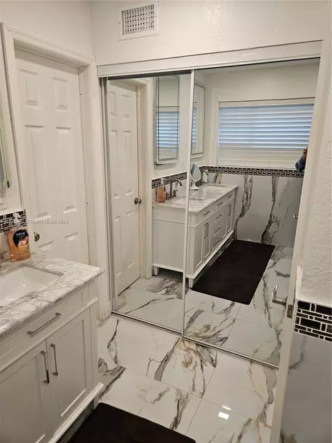 Undisclosed, Hialeah, FL 33014 photo 50