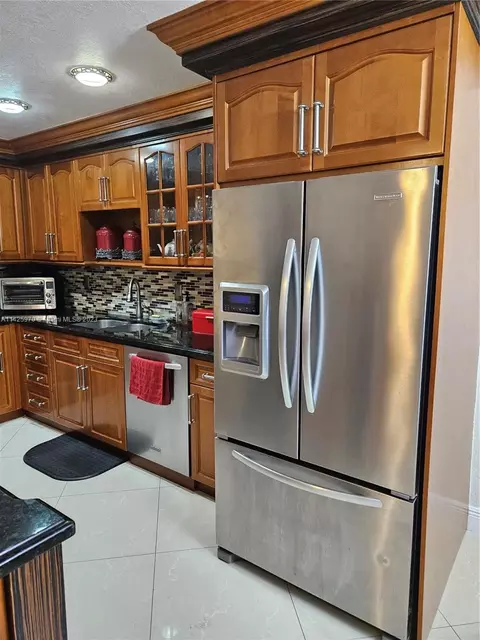 Undisclosed, Hialeah, FL 33014 photo 24