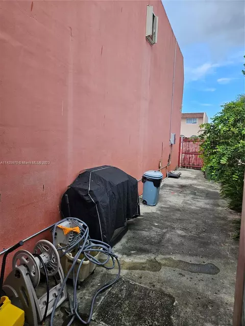 Undisclosed, Hialeah, FL 33014 photo 36