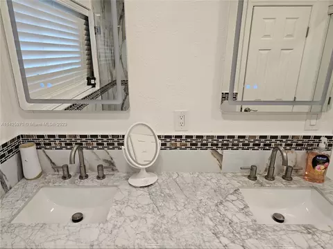 Undisclosed, Hialeah, FL 33014 photo 49