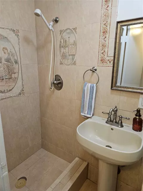 Undisclosed, Hialeah, FL 33014 photo 15