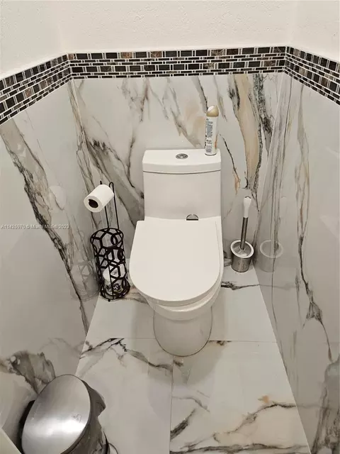 Undisclosed, Hialeah, FL 33014 photo 46