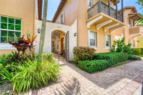 511 SW 146th Ter, Pembroke Pines, FL 33027
