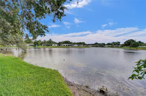 14020 Cypress Ct, Miami Lakes, FL 33014 photo 25
