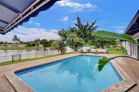 14020 Cypress Ct, Miami Lakes, FL 33014 photo 26
