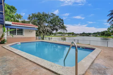 14020 Cypress Ct, Miami Lakes, FL 33014 photo 1
