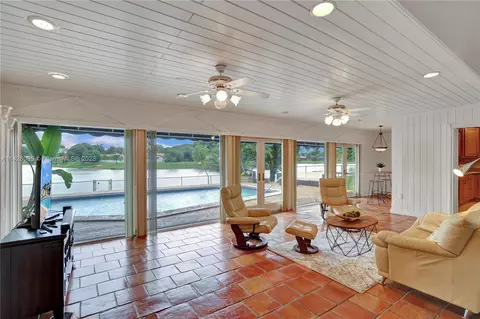 14020 Cypress Ct, Miami Lakes, FL 33014 photo 11