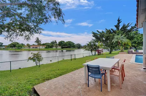 14020 Cypress Ct, Miami Lakes, FL 33014 photo 21