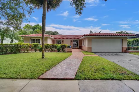 14020 Cypress Ct, Miami Lakes, FL 33014 photo 2