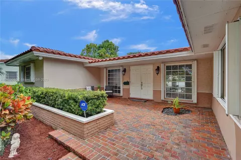 14020 Cypress Ct, Miami Lakes, FL 33014 photo 3