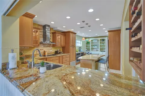 14020 Cypress Ct, Miami Lakes, FL 33014 photo 8