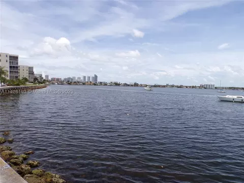 2910 Point East Dr #M203, Aventura, FL 33160