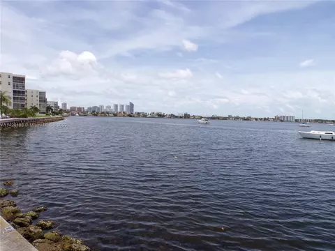 2910 Point East Dr #M203, Aventura, FL 33160