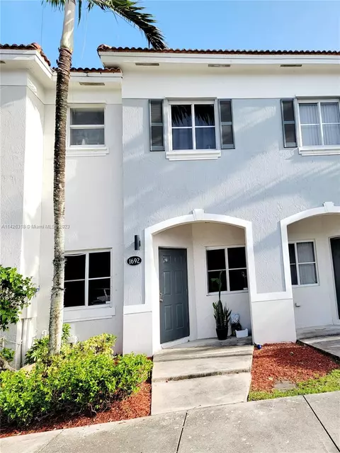 1692 SE 30th St, Homestead, FL 33035