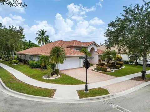 2648 Miller Ct, Weston, FL 33332