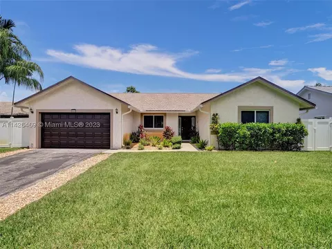 8241 SW 27th Pl, Davie, FL 33328