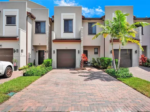 756 NE 208th Ln, Miami, FL 33179