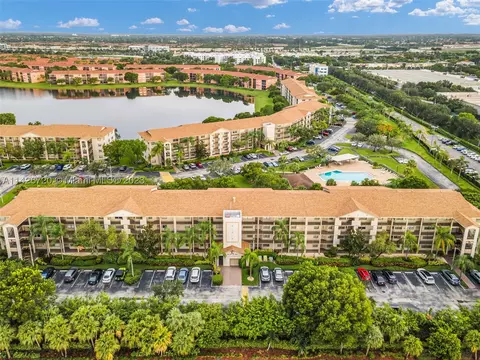 550 SW 137th Ave #401L, Pembroke Pines, FL 33027