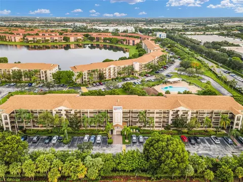 550 SW 137th Ave #401L, Pembroke Pines, FL 33027